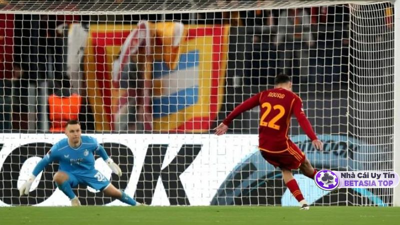 Roma vs Feyenoord thi đấu cân não